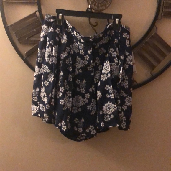 Michael Kors flutter short - Picture 2 of 4